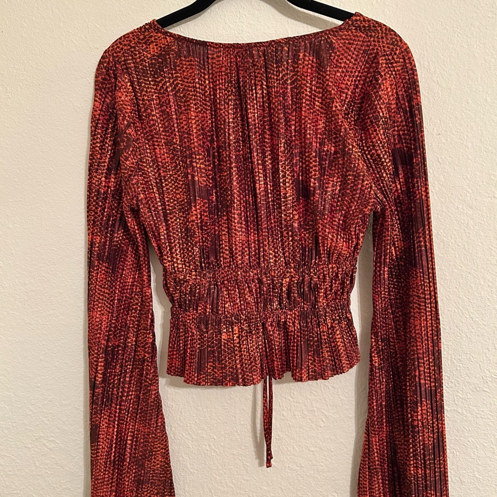 Urban Outfitters Women's Plisse Peplum Crop Top Medium - Picture 2 of 9